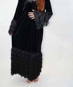 Photo de la abaya Rayhane en velours avec strass noir